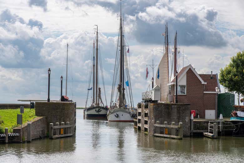 Embarcações históricas no porto de Hoorn