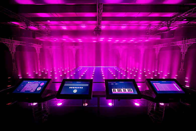 Sala de música DJ en AMAZE