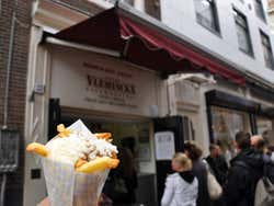 Plato típico de Ámsterdam, las patatas fritas