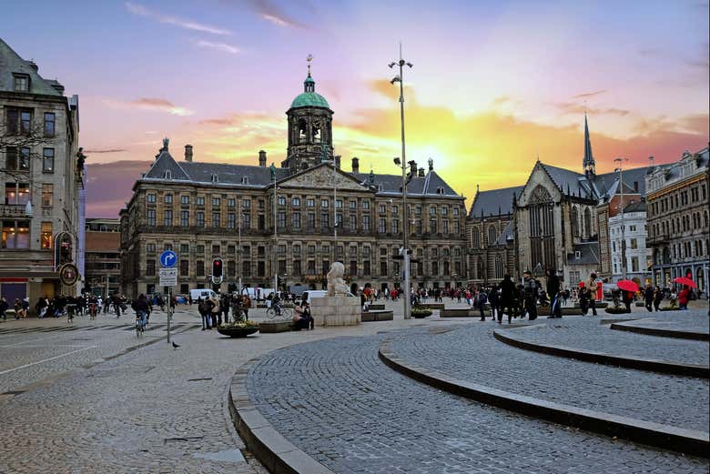 A praça Dam, a mais importante de Amsterdam