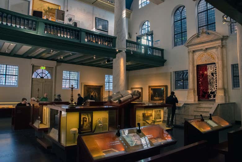 Visiting the exhibition at the Jewish Historical Museum