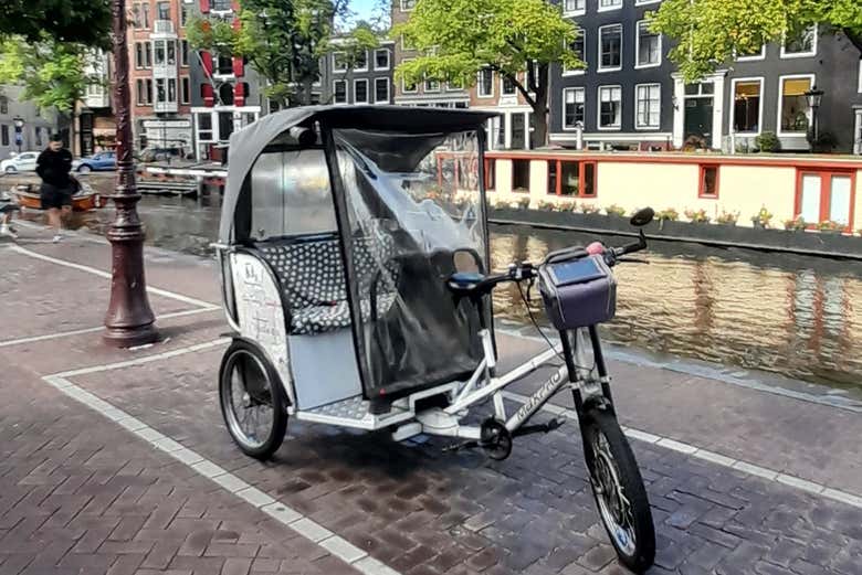 Este vehículo es ideal para recorrer las orillas de los canales