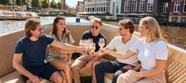 Paseo en barca con guía en español