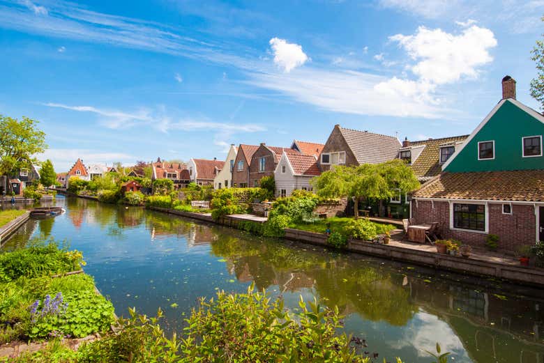 El museo se encuentra junto a los canales de Edam