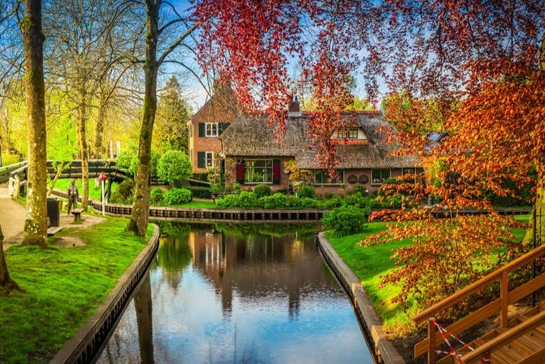Paisaje otoñal en Giethoorn