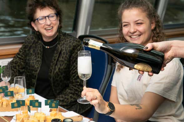 Cruzeiro com degustação de vinhos e queijos