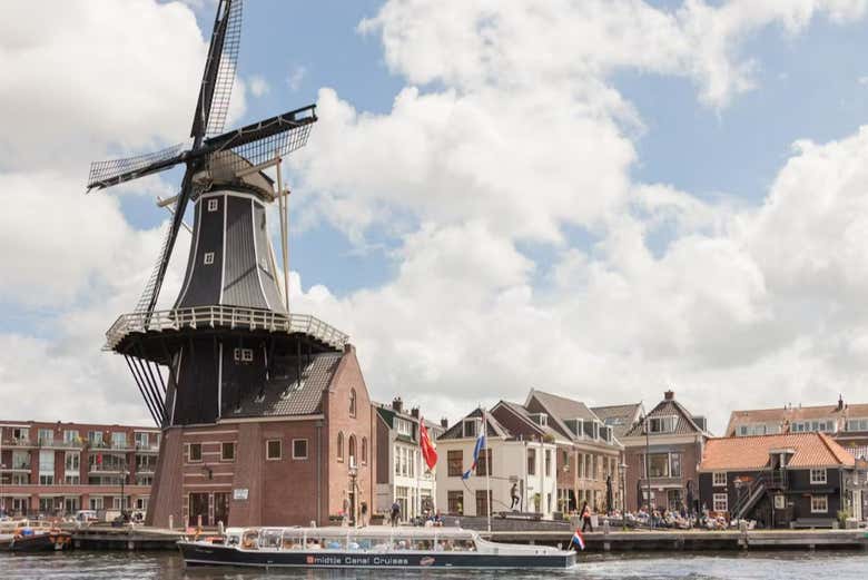 De Adriaan , el único molino del centro de Haarlem