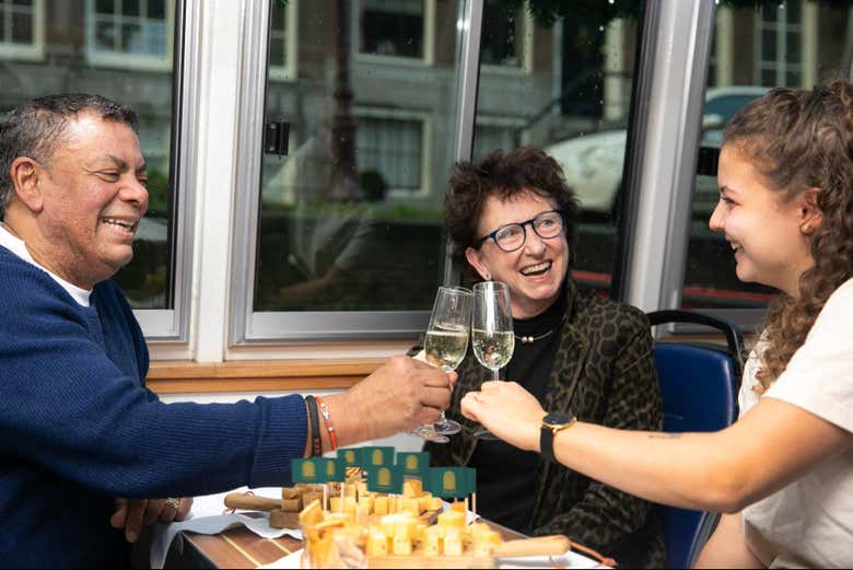 Durante la degustazione di vini e formaggi