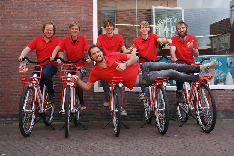Guías preparados para el tour en bicicleta