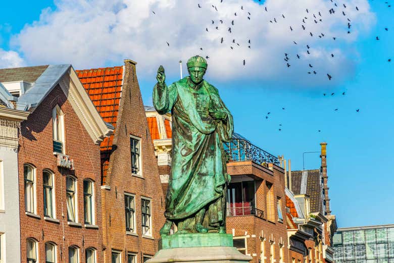 Laurens Janszoon Coster Statue