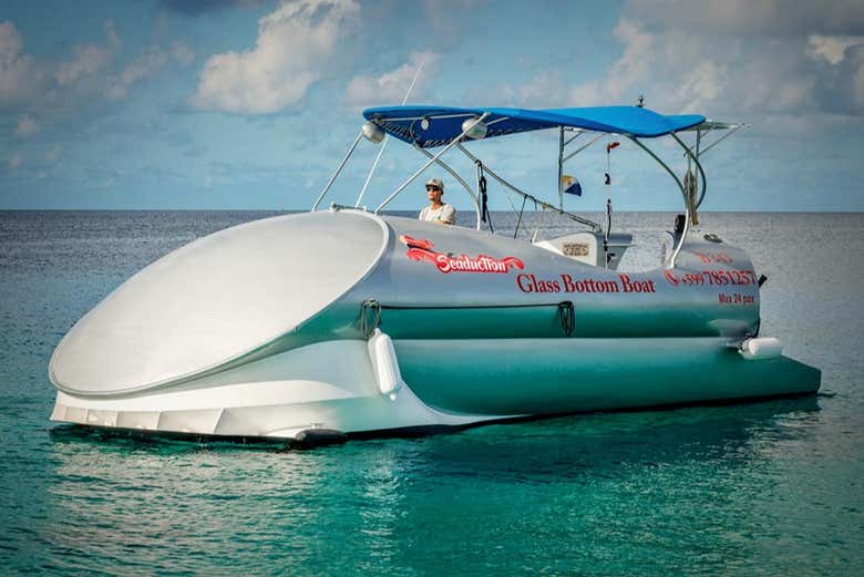 Sailing the waters of Kralendijk