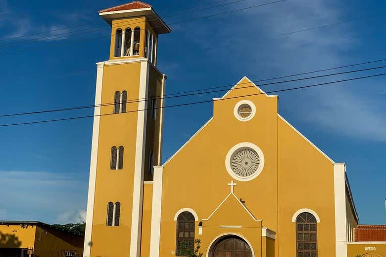 Una chiesa gialla tipica di Rincón