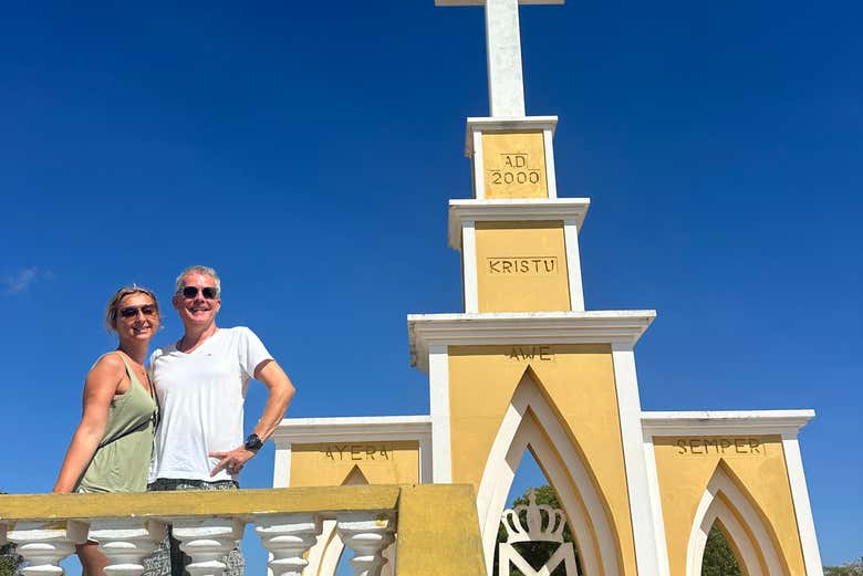 Disfrutando del monumento de Seru Largo