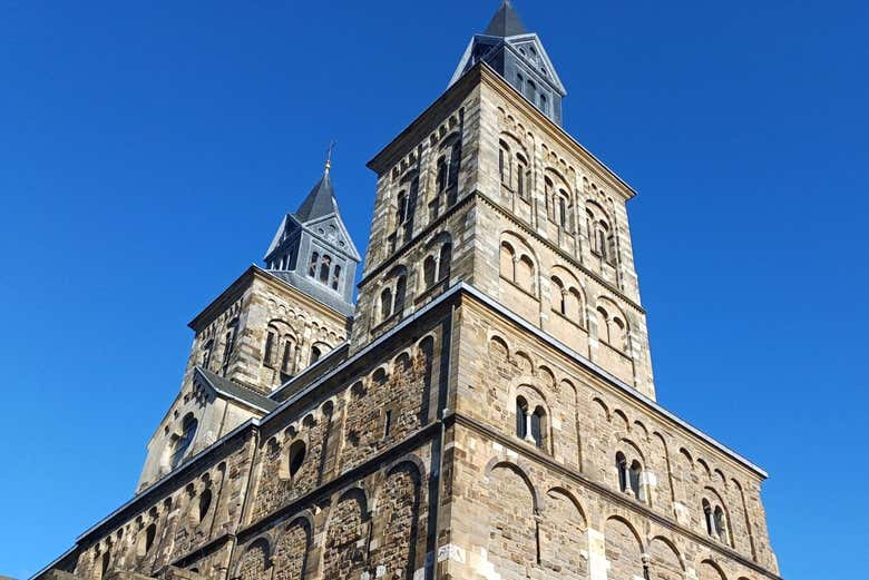 A basílica de São Servácio vista de baixo