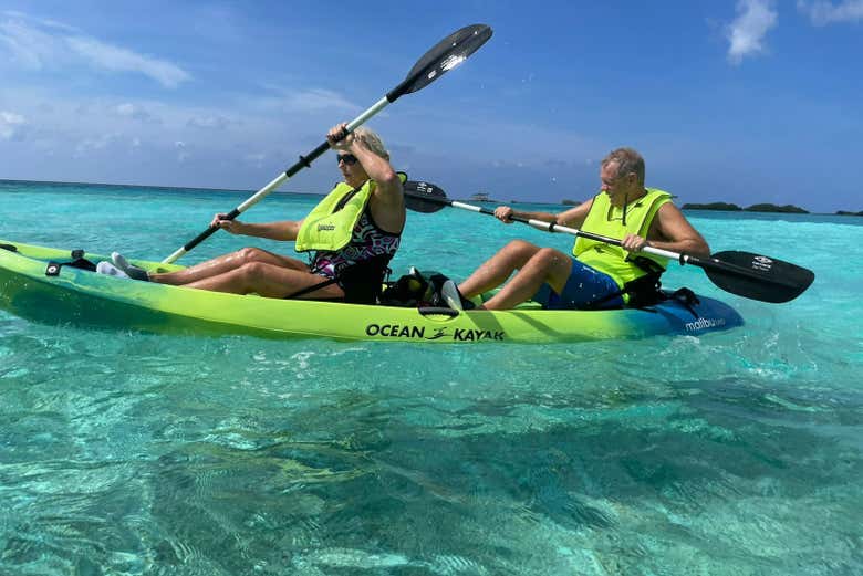 Las aguas transparentes de Sea Glass Island