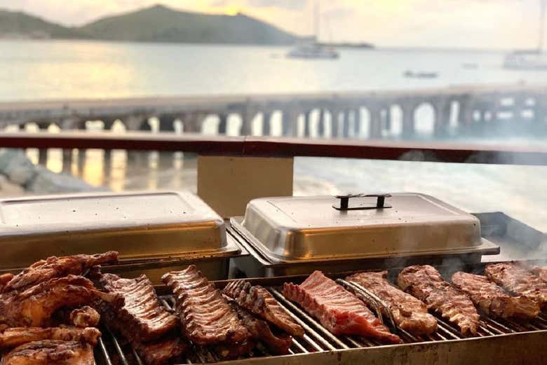 Podréis disfrutar de la gastronomía local en Grand Case