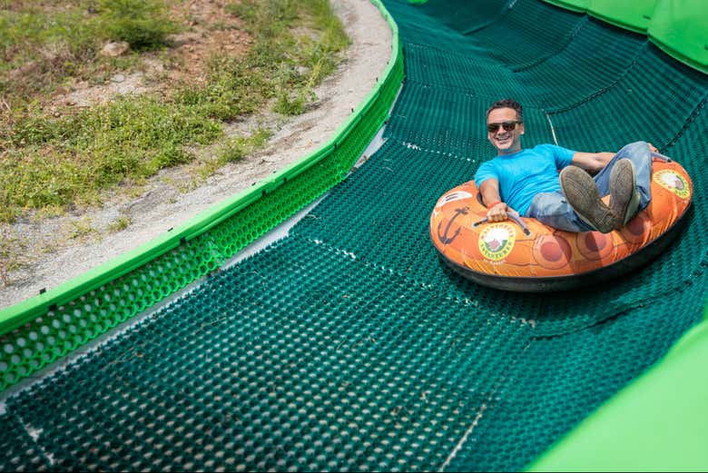 Homme se jetant dans le Schooner Ride