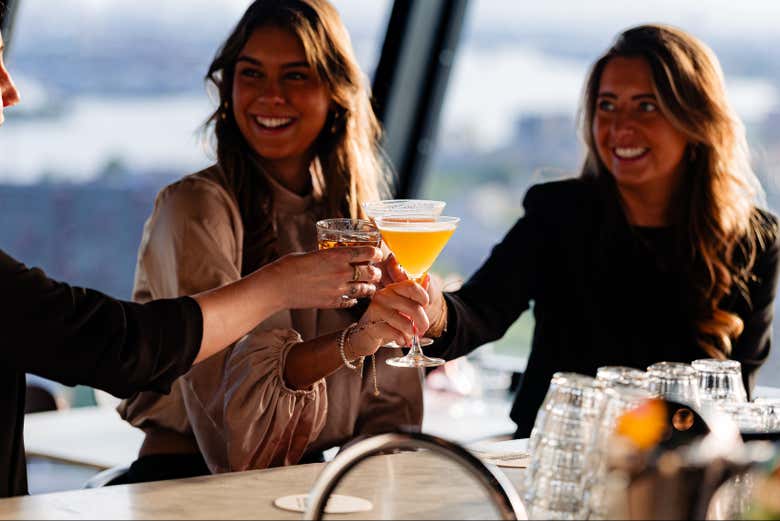 ¡Salud con amigos!
