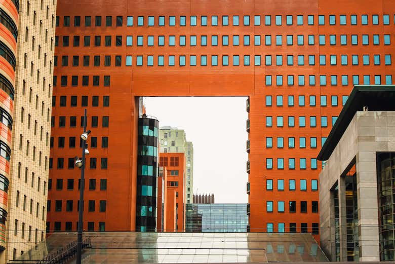 Explorando a arquitetura moderna que define Roterdã