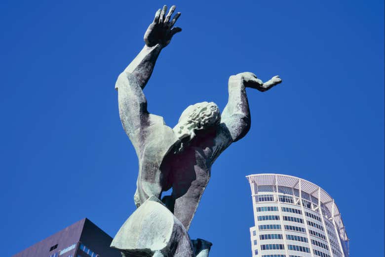 Divisando la escultura de Ossip Zadkine
