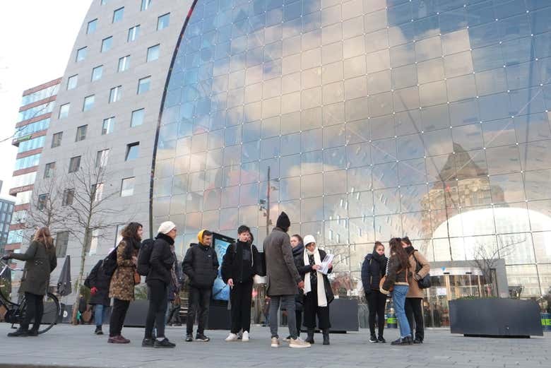 En el exterior del Markthal