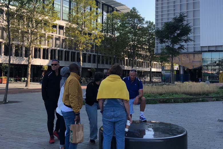 Contemplando o Monumento Brandgrens