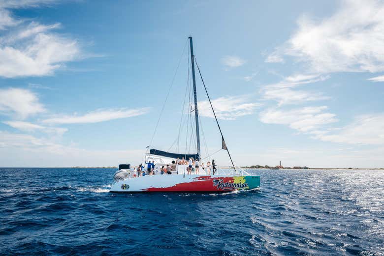 Navegad en catamarán hacia la isla paradisíaca de Klein Curazao