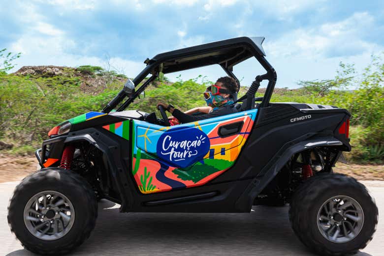 Pilotando un buggy a Curazao