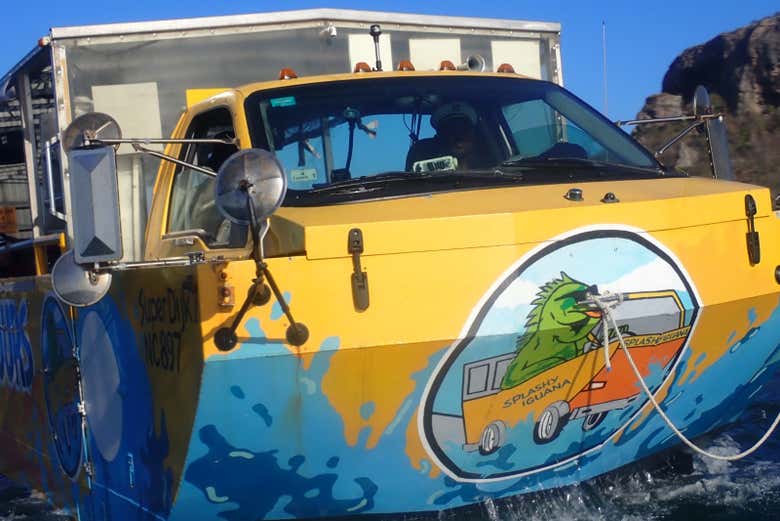 Frontal del autobús anfibio