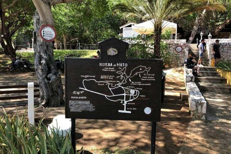 Entrada a las Cuevas de Hato