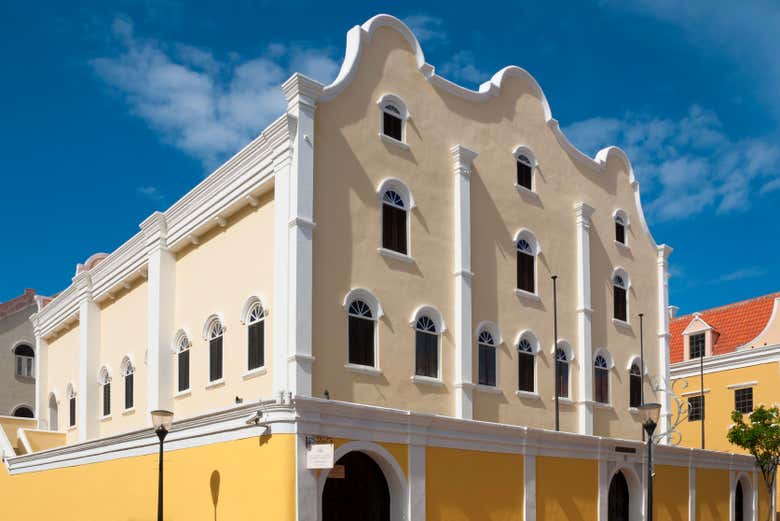 Fachada de la sinagoga de Willemstad