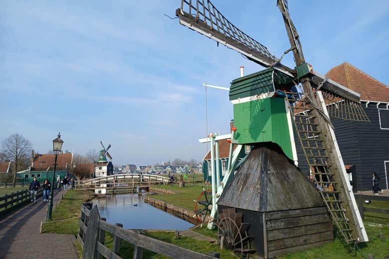 Les célèbres moulins à vent néerlandais