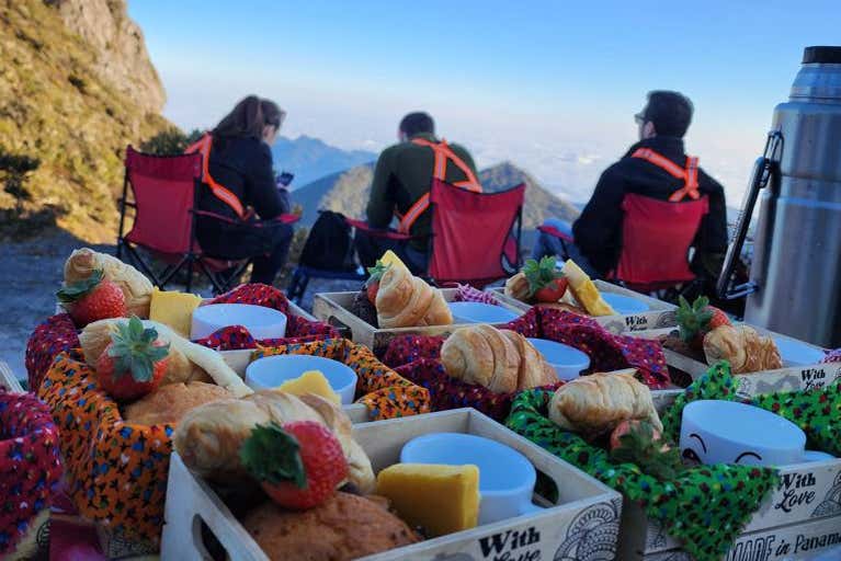 Petit déjeuner au sommet du volcan