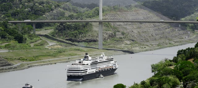 Paseo en lancha por el canal de Panamá y el lago Gatún