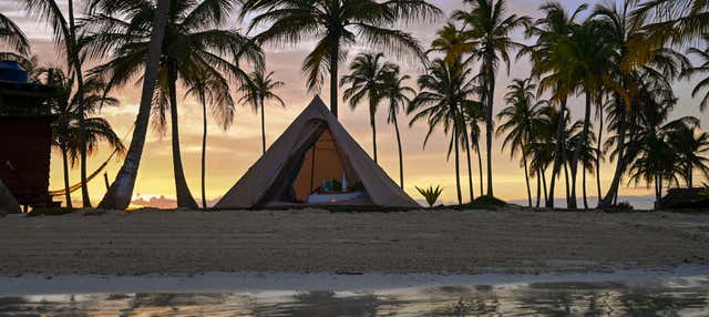 Excursión a la isla de Nugnudub con noche en un camping de lujo