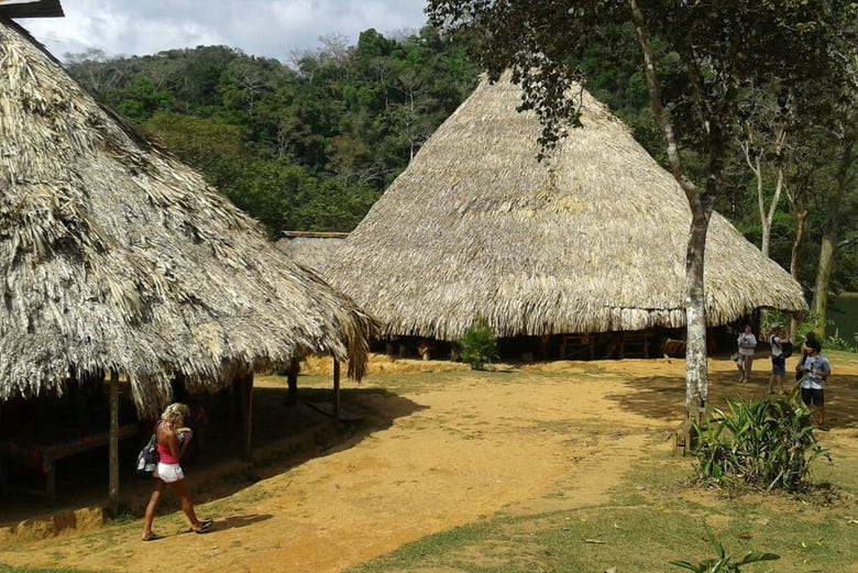 Visita a una aldea emberá en Panamá
