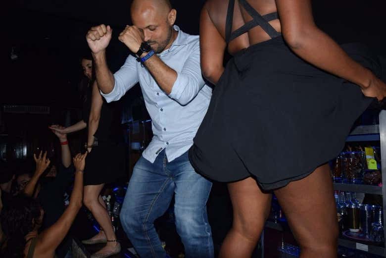 Dançando no tour de festa