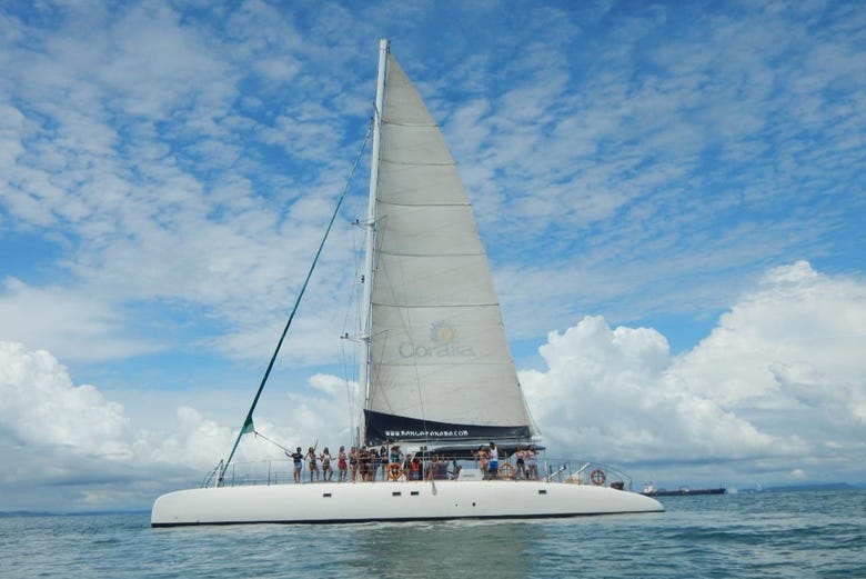 Navegando en catamarán a la isla de Taboga