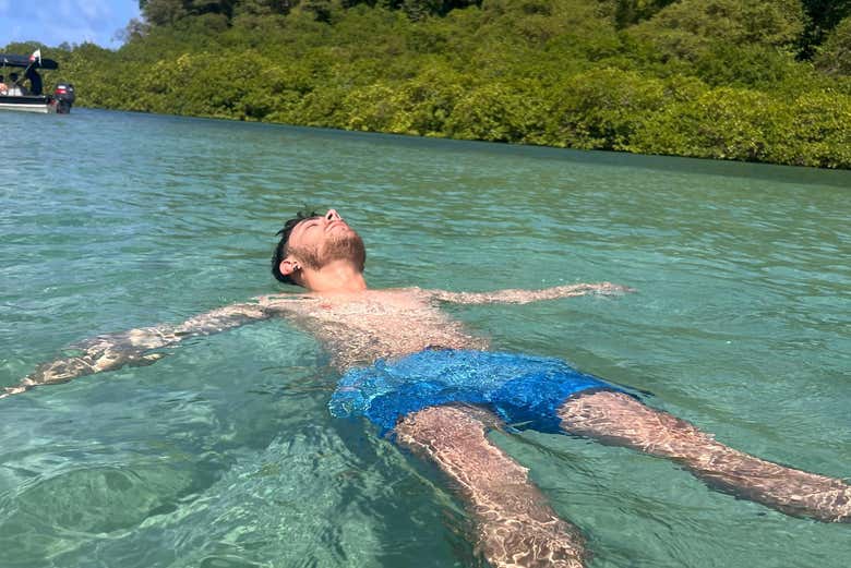 Disfrutando de un baño en Venas Azules