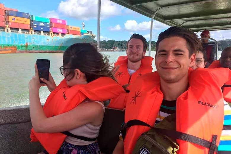 Disfrutando de la travesía por el Canal de Panamá