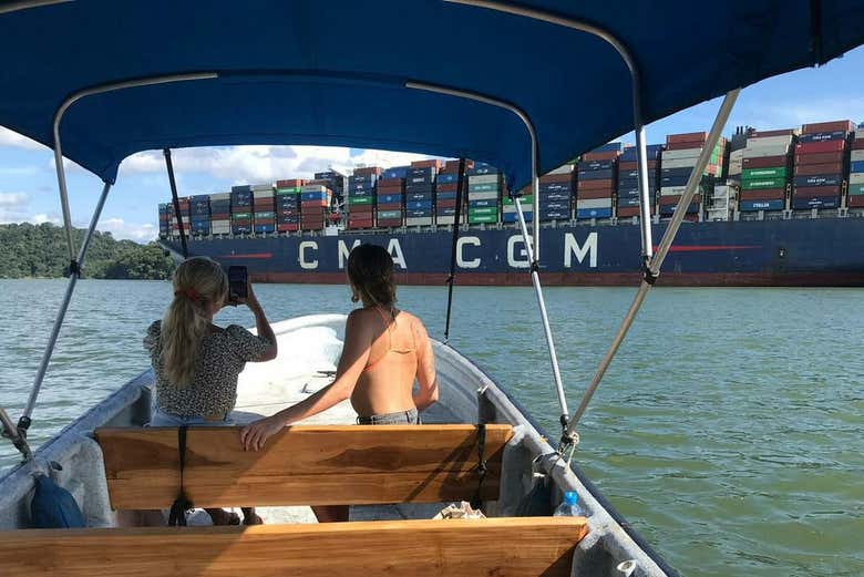 ¡Experiencia única junto a los grandes buques del canal!