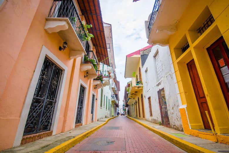 Rue colorée de la vieille ville de Panama City