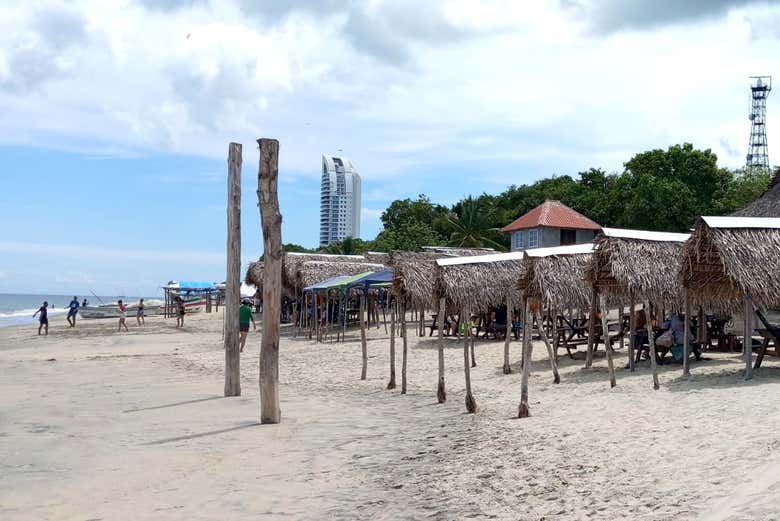 Bares de praia na praia de Santa Clara