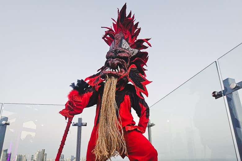 Un diablo de la cultura congo de Panamá en el Mirador de Cristal