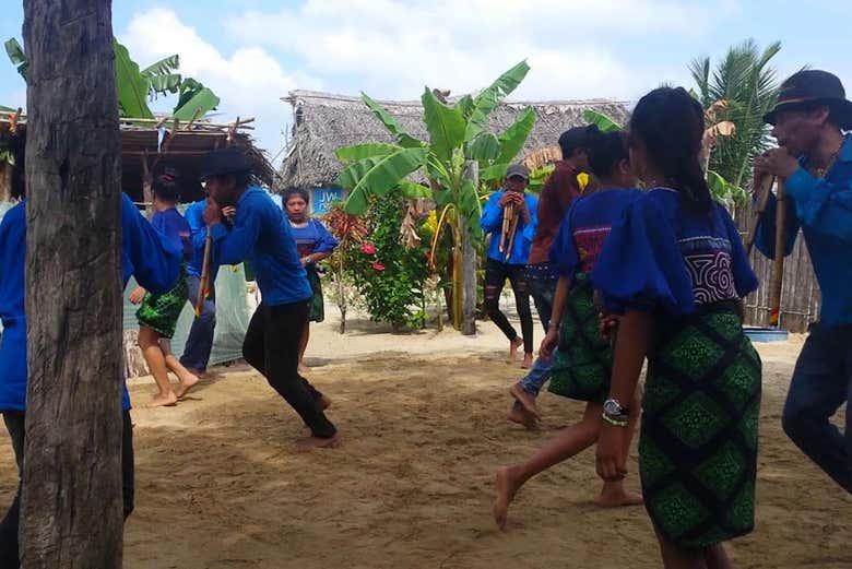 Danse traditionnelle Guna