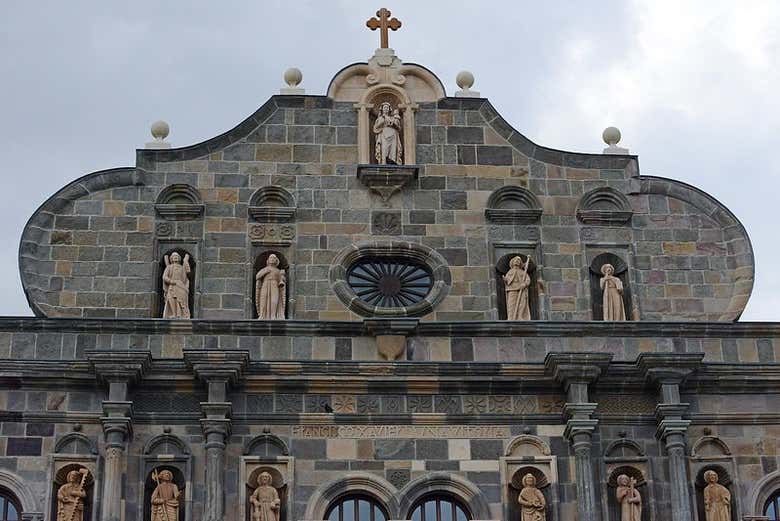 Detalhe da fachada da catedral