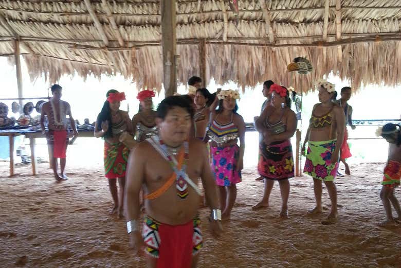 Learning about the Emberá culture