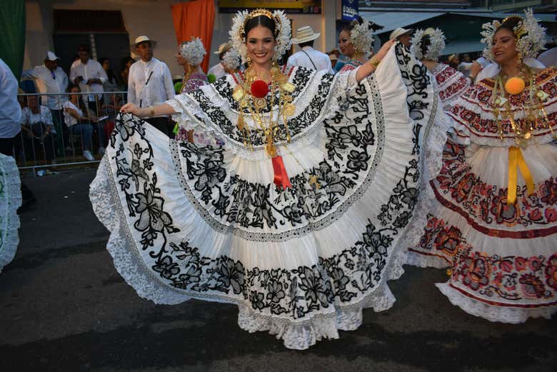 Trajes y bailes folclóricos panameños