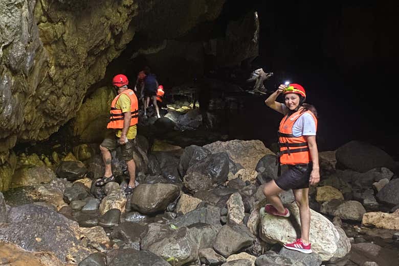 Explorando las cuevas