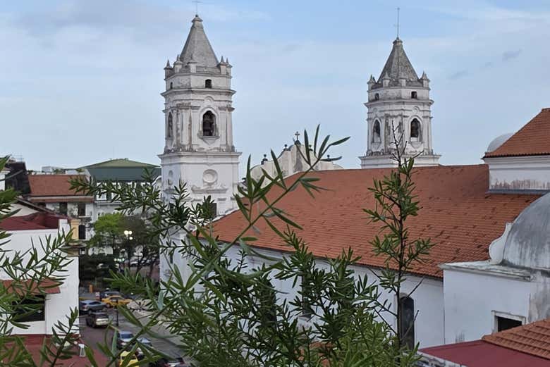 Basílica Santa María La Antigua en el Casco Viejo